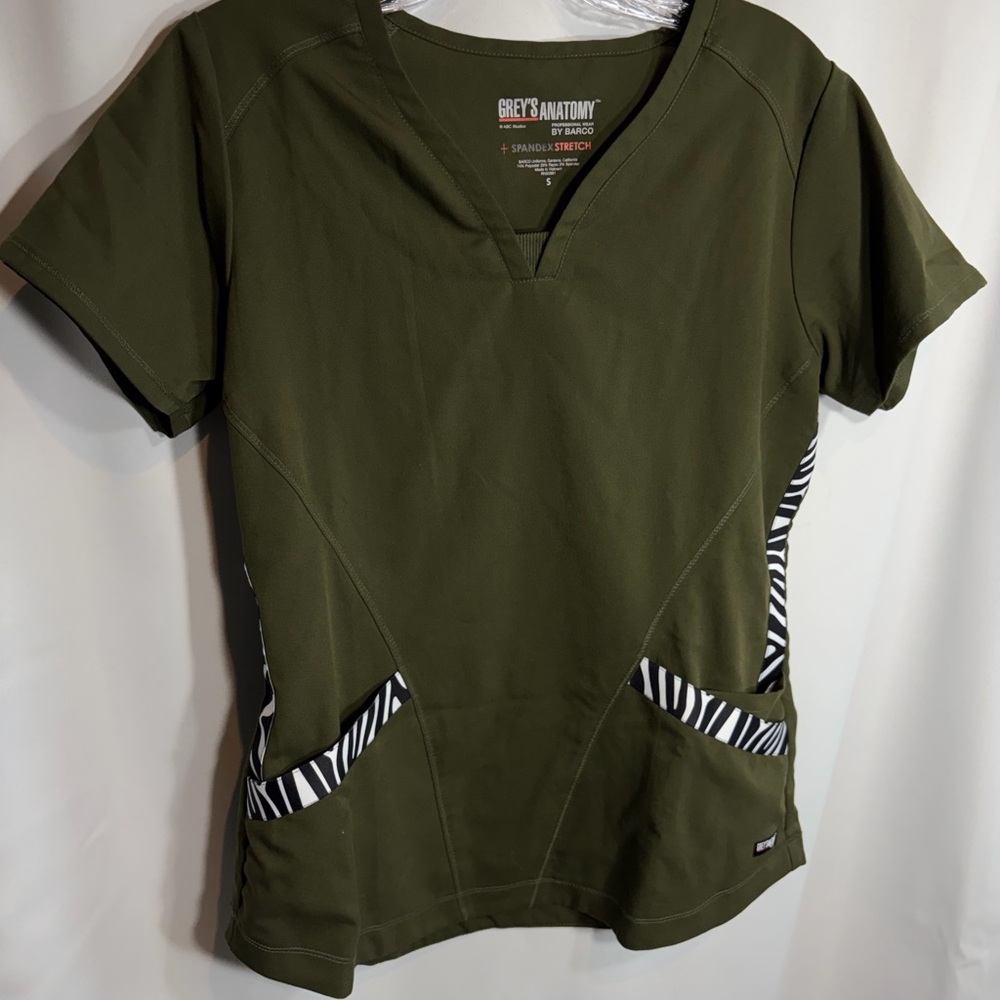 Greys Anatomy Scrub Stretch Cleo Zebra Trim 3-Pocket Sweetheart Neckline Top